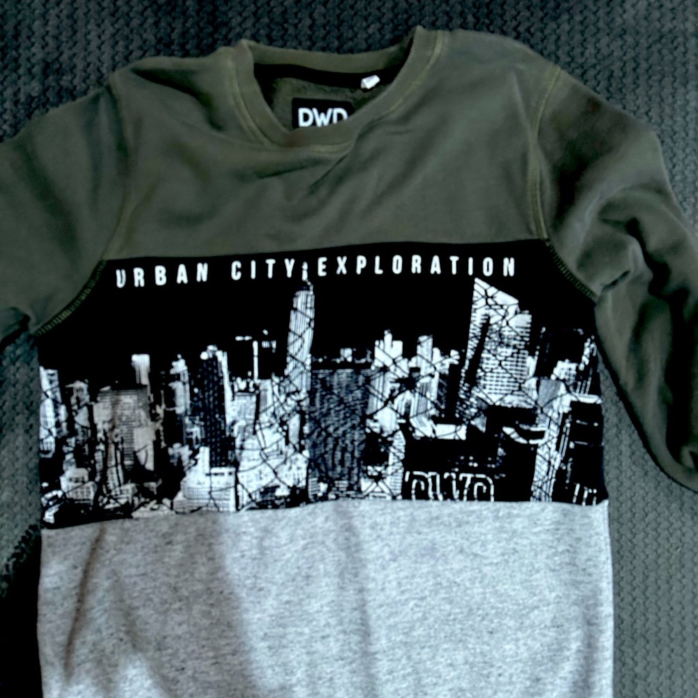 Sweatshirt